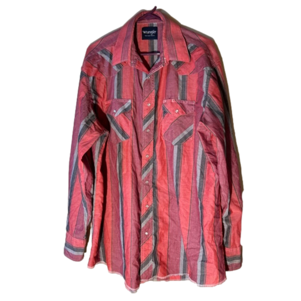 Wrangler men’s pearl snap shirt.